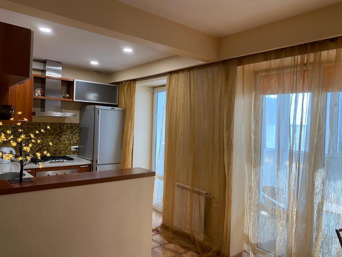 Modern Apartment With Panoramic View Near Metro 23August Harkiv Dış mekan fotoğraf