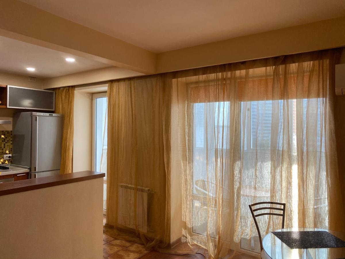 Modern Apartment With Panoramic View Near Metro 23August Harkiv Dış mekan fotoğraf