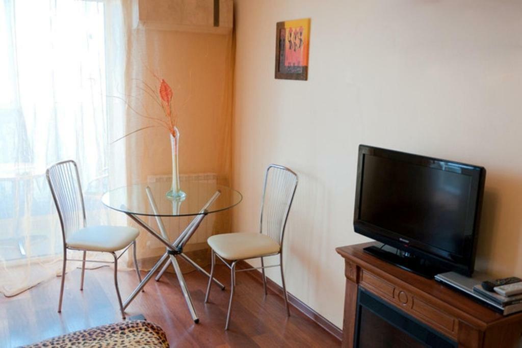 Modern Apartment With Panoramic View Near Metro 23August Harkiv Dış mekan fotoğraf